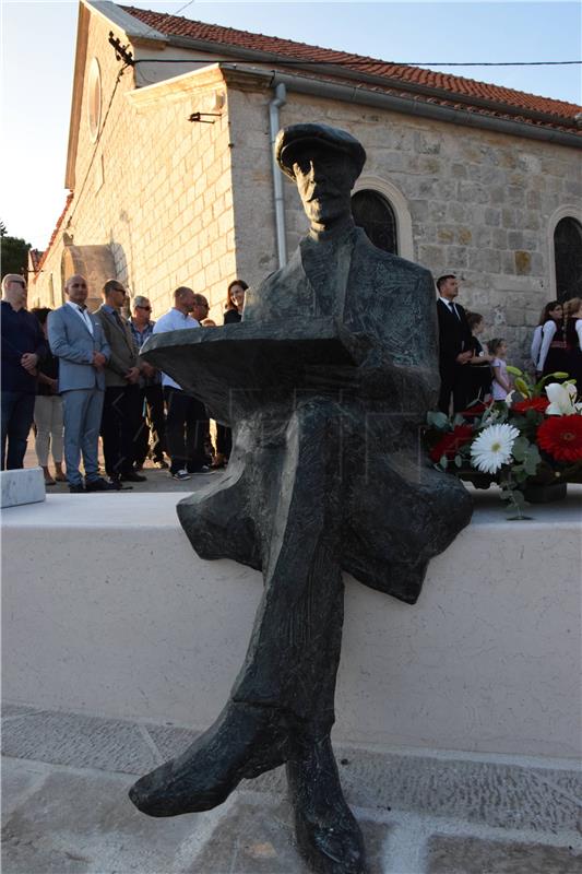 Monument to painter Vlaho Bukovac erected in his native town of Cavtat