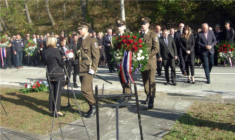 Na mjestu masovne grobnice odana počast žrtvama u Baćinu