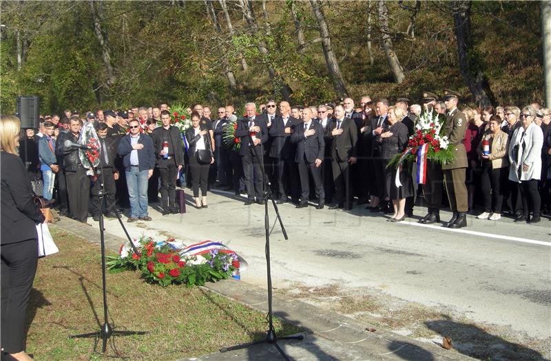 Na mjestu masovne grobnice odana počast žrtvama u Baćinu