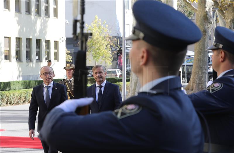 Ministar obrane Krstičević primio je slovenskog kolegu Karla Erjavca