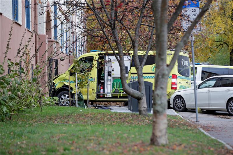 Oteto vozilo hitne pomoći u Oslu ozlijedilo tročlanu obitelj