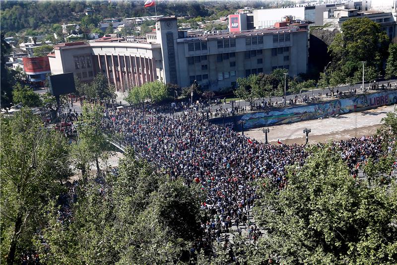 Čileanski predsjednik uvodi veća socijalna davanja kako bi zaustavio prosvjede