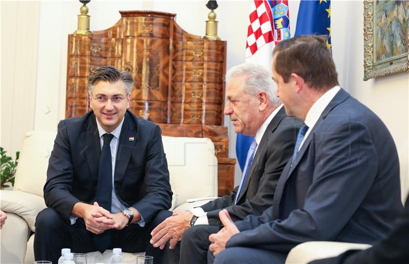 Premijer Plenković primio povjerenika Europske komisije za migracije Dimitrisa Avramopoulosa