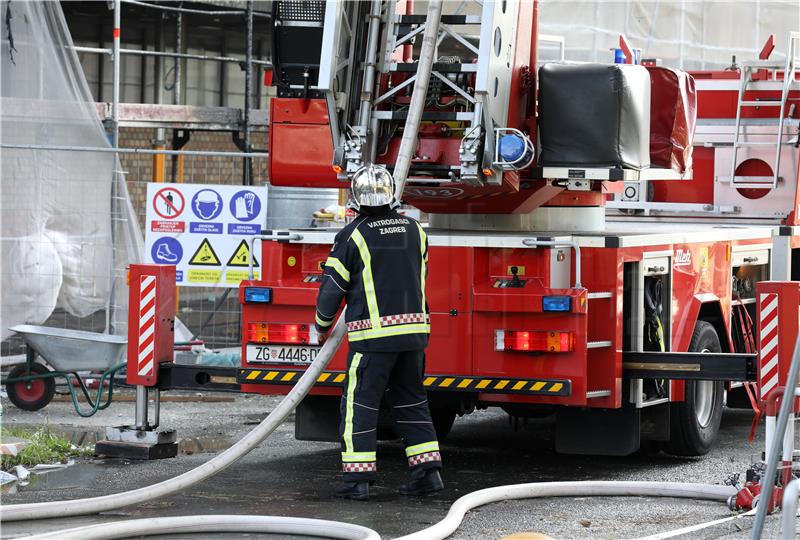 Vatrogasci sa Žitnjaka lokalizirali požar u stanu na adresi F.H. Kiša