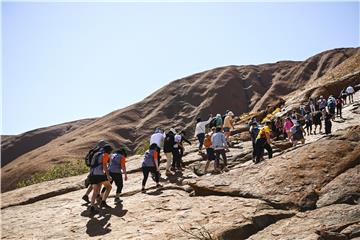 AUSTRALIA ULURU CLIMBING BAN