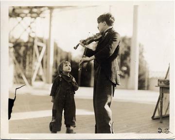 Zagrebačka filharmonija svira uz Chaplina u Ludoj kući