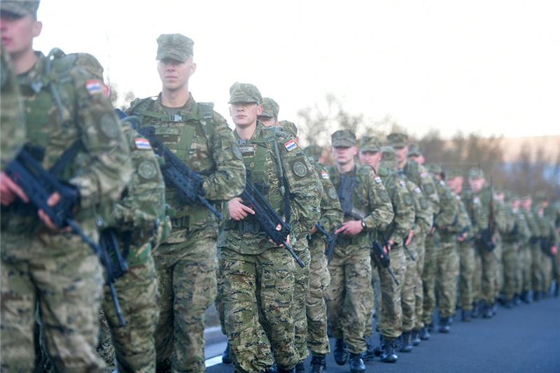 MORH: 1. naraštaj novih vođa HV-a  na hodnji od Udbine do Knina