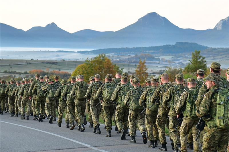 MORH: 1. naraštaj novih vođa HV-a na hodnji od Udbine do Knina