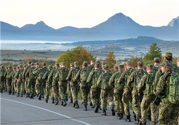 MORH: 1. naraštaj novih vođa HV-a na hodnji od Udbine do Knina