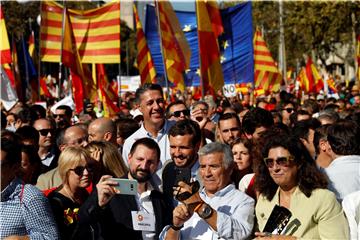 Tisuće zagovornika cjelovite Španjolske na ulicama Barcelone