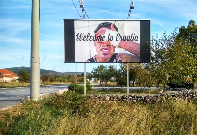 "Welcome to Croatia - Croatia full of torture" billboards put up near border with Bosnia