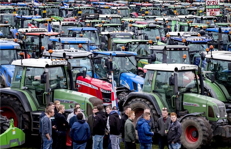 Prosvjed građevinskih radnika zakrčio nizozemske autoceste