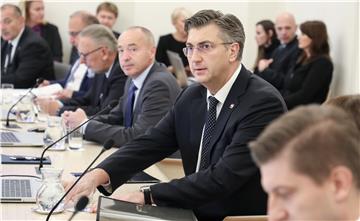 VLADA Plenković: Vladina politika povećala standard i položaj Hrvatske na međunarodnim tržištima