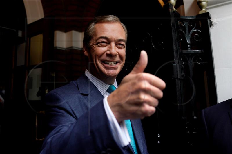 Farage pozvao Johnsona da sklope predizborni savez za brexit