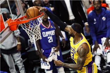 NBA: LeBron i Lakersi preokretom slavili u Dallasu, Mavsi ljuti na suce