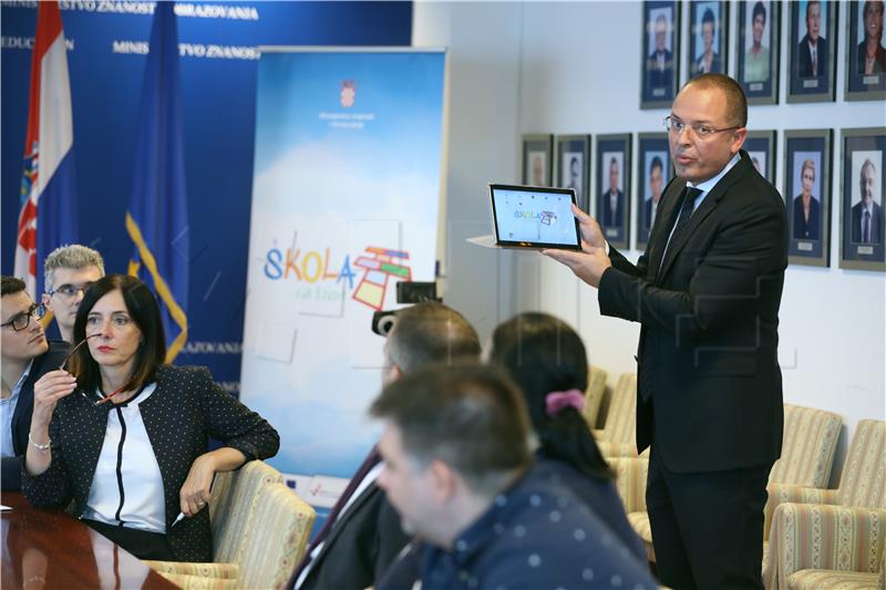 Schools in Croatia to get 91,000 tablet computers for education reform