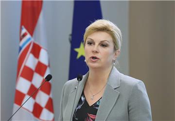 Grabar-Kitarović posjetila "Vatropromet" i nazočila svečanoj sjednici vatrogasnih dužnosnika