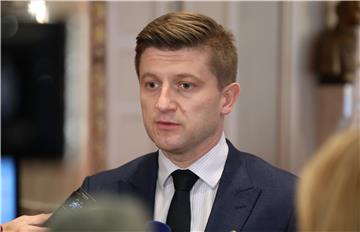 Ministar Marić hvali se odgovornim upravljanjem, oporba kritizira