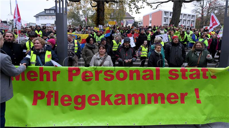 Nursing staff demonstrate in Germany