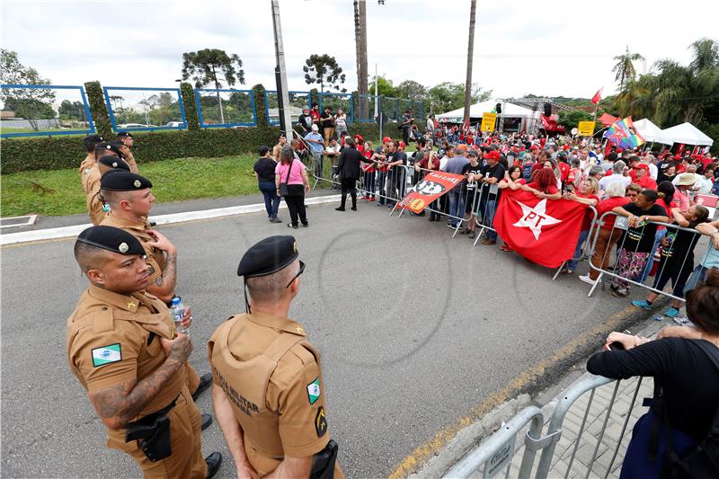 Lula oslobođen iz zatvora, dočekala ga crvena masa pristaša