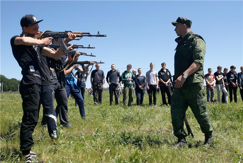 Ukrajinske snage i pobunjenici koje podupire Rusija povlače se iz Donjeckog bazena