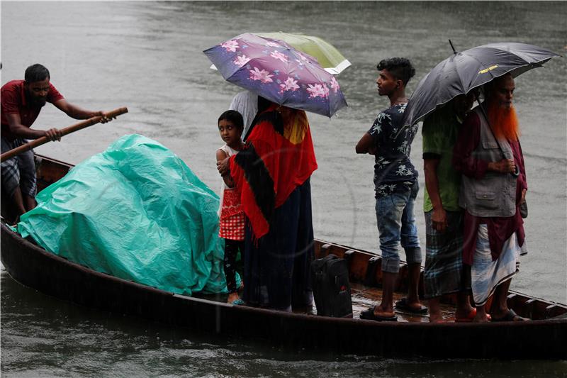 Tri mrtva u ciklonu Bulbul koji je pogodio Indiju i Bangladeš