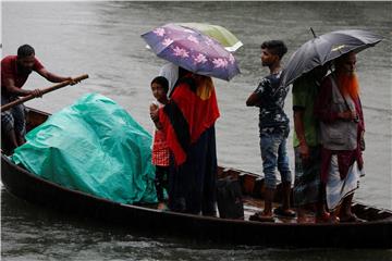 Tri mrtva u ciklonu Bulbul koji je pogodio Indiju i Bangladeš