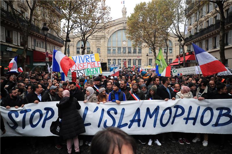 U Francuskoj tisuće prosvjednika protiv islamofobije