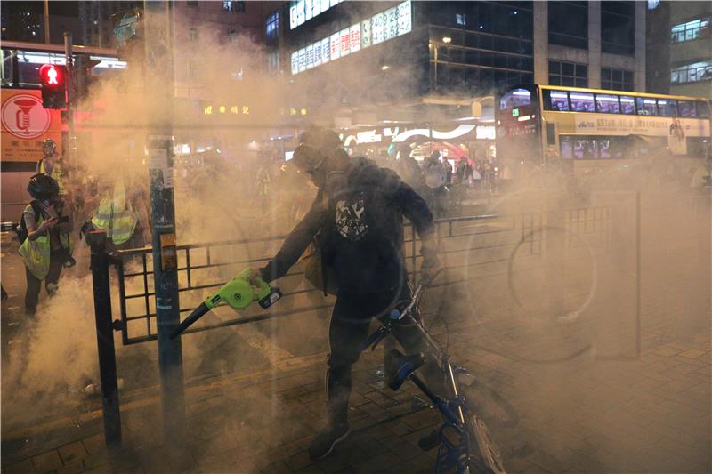 Nastavljeni neredi u Hong Kongu, ranjen jedan prosvjednik