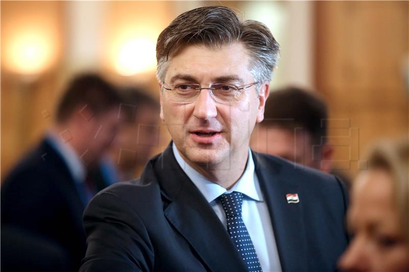 Plenković: Strateški cilj je do kraja mandata sljedeće vlade uvesti euro