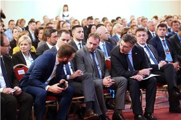 Konferencija "Dani hrvatskih financijskih institucija - Utjecaj uvođenja eura na kretanja u gospodarstvu"