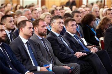 Konferencija "Dani hrvatskih financijskih institucija - Utjecaj uvođenja eura na kretanja u gospodarstvu"