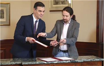 Socialist Party and Unidas Podemos sign a pre-agreement for a coalition government