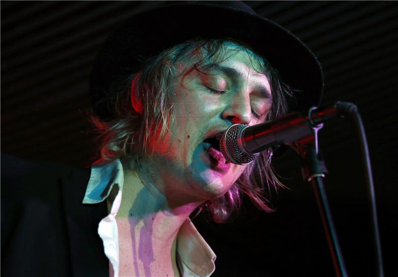 Pete Doherty osuđen uvjetno na tromjesečni zatvor 