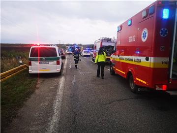 U Slovačkoj u sudaru autobusa i kamiona najmanje 13 poginulih 