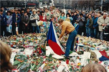 Baršunasta revolucija, meki prijelaz u demokraciju 