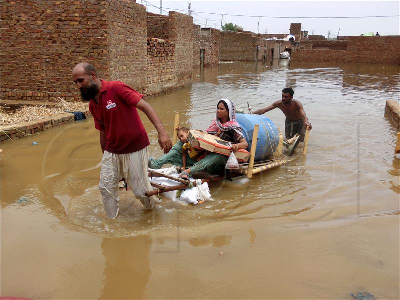 Najmanje 27 mrtvih u udarima munje u pakistanskoj pustinji