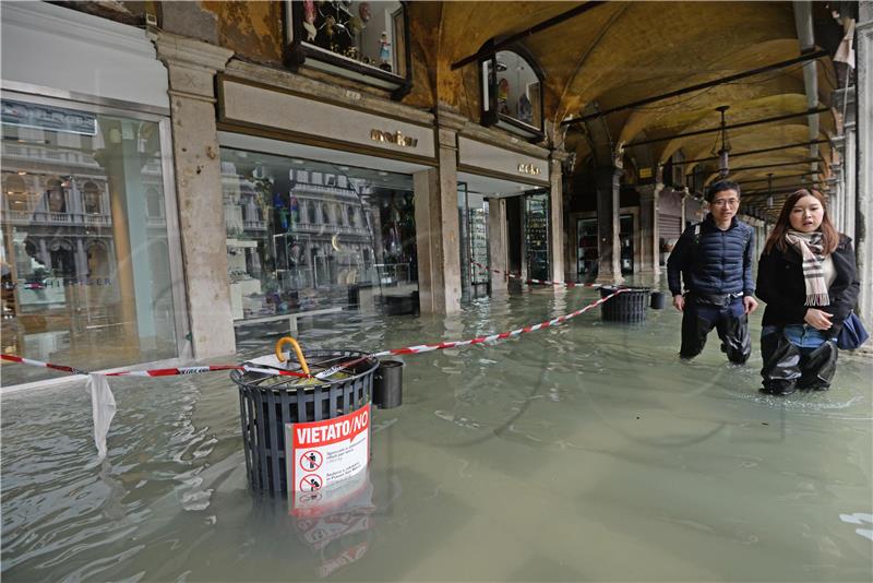 Venecija se priprema za novi plimni val