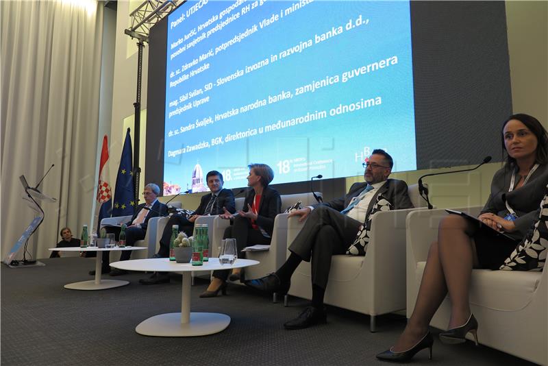 Joining euro area would end Croatian exporters' agony, panel hears