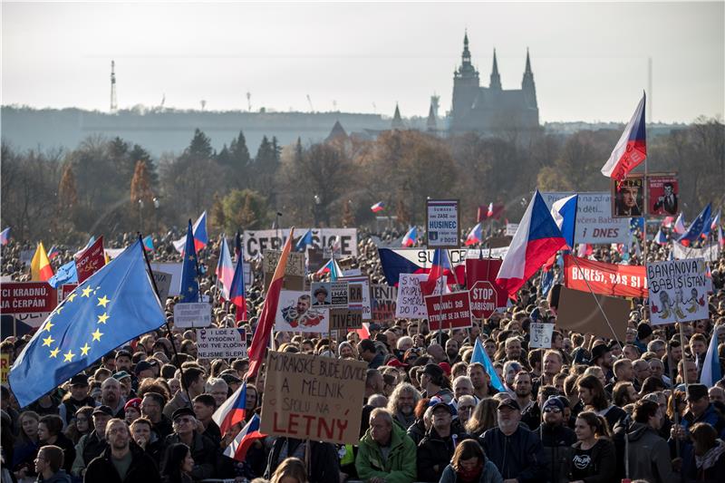 Česi prosvjeduju protiv svojih čelnika uoči obljetnice Baršunaste revolucije