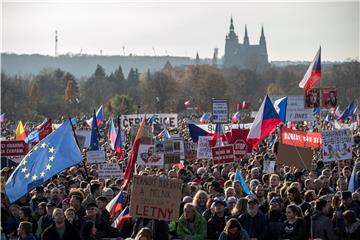 Česi prosvjeduju protiv svojih čelnika uoči obljetnice Baršunaste revolucije