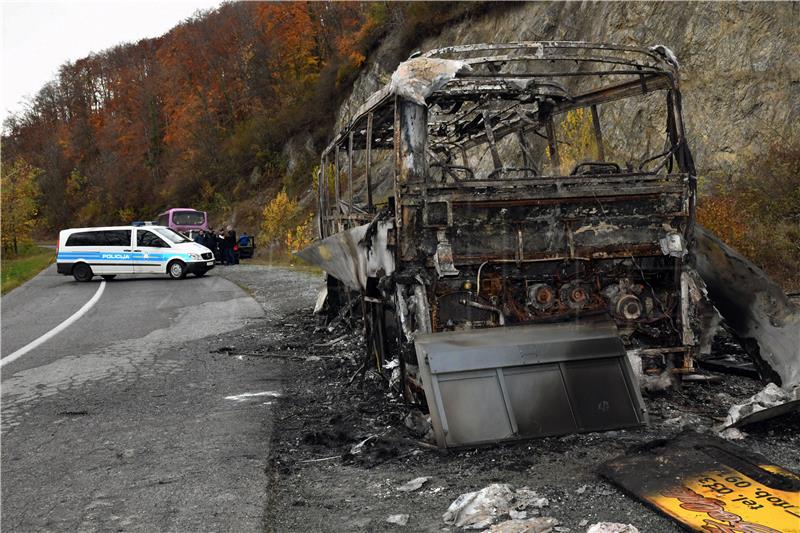 Izgorio autobus koji je prevozio djecu