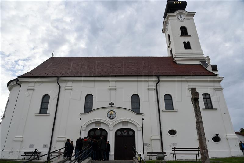 Izaslanstvo SNV-a, udruženja porodica "protiv zaborava", te manjinskih srpskih vijeća položilo vijence za stradale u ratu 1991.-1995.