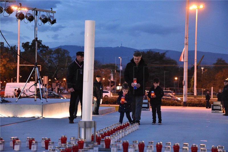 PM lights candle for Vukovar victims