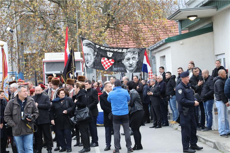 Vukovar: Hrvatska se prisjeća najbolnijih dana grada heroja