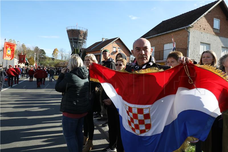 Remembrance procession passing down Vukovar in dignified manner