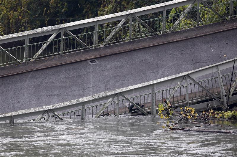 FRANCE BRIDGE COLLAPSE