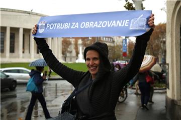 Akcija školskih sindikata "Potrubi za obrazovanje"