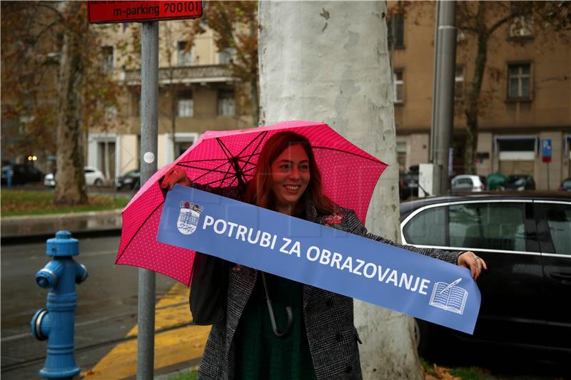 Akcija školskih sindikata "Potrubi za obrazovanje"