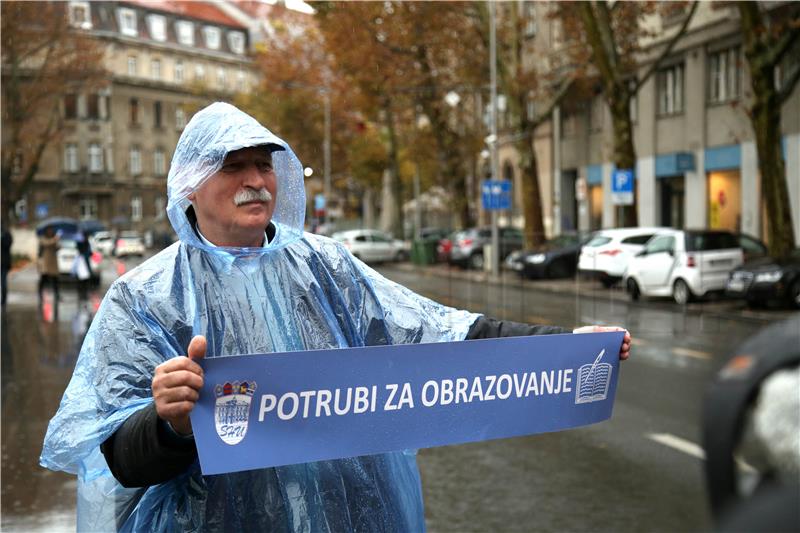 Akcija školskih sindikata "Potrubi za obrazovanje"